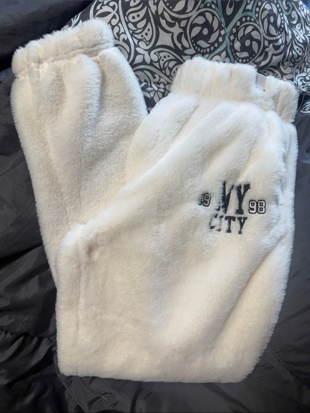 Rue21 White Plush Joggers with NY City Embroidery